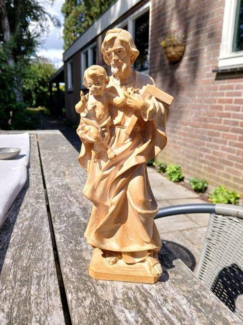 Snijwerk, Saint Joseph holding the infant Jesus - 25 cm -, Antiek en Kunst, Antiek | Boeken en Bijbels