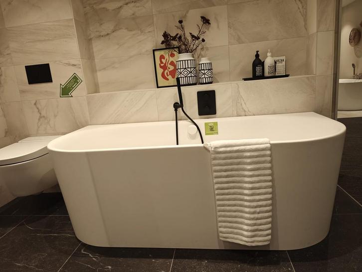 Showmodel vrijstaand bad back to wall mat wit- 180x80 - 0025, Doe-het-zelf en Verbouw, Sanitair, Bad, Nieuw, Ophalen