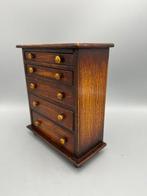 Kast - Gevulde miniatuur kast - Hout