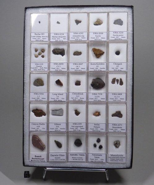 20 verschillende geclassificeerde ingepakte meteorieten + 5, Verzamelen, Mineralen en Fossielen