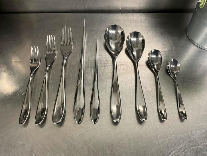 Mepra Inox Italy Forma - servies in meerdere setjes, Huis en Inrichting, Keuken | Servies, Compleet servies, Zo goed als nieuw