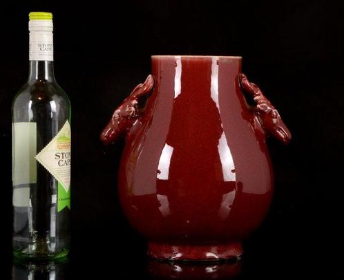 Een Chinese monochrome Langyao (oxblood, sang de boeuf), Antiek en Kunst, Antiek | Overige Antiek