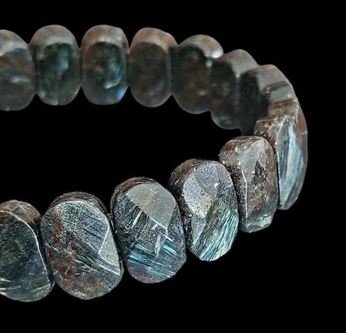 Zeldzame armband van Astrophylliet. Blauwe en gouden, Verzamelen, Mineralen en Fossielen