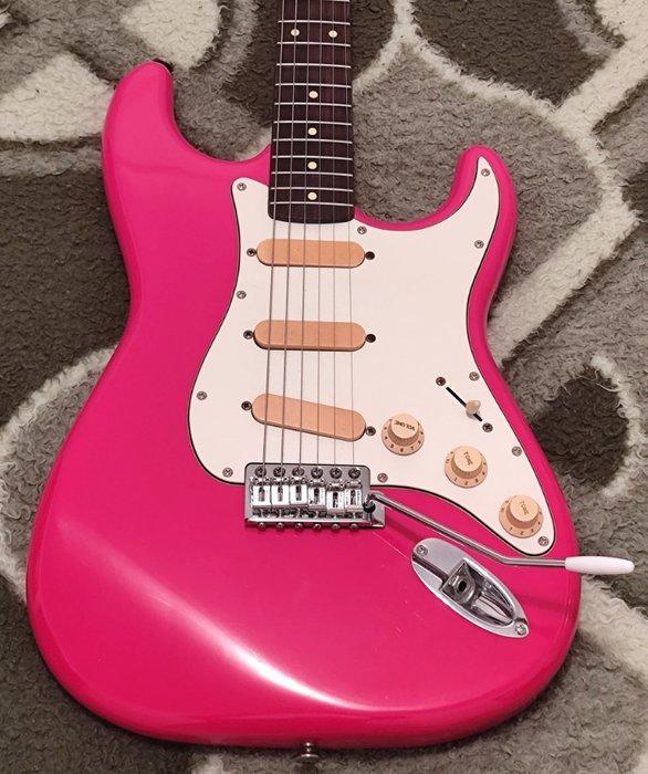 Fênix by Young Chang – 1991 – Clássico com alma Fender! -, Muziek en Instrumenten, Snaarinstrumenten | Gitaren | Akoestisch