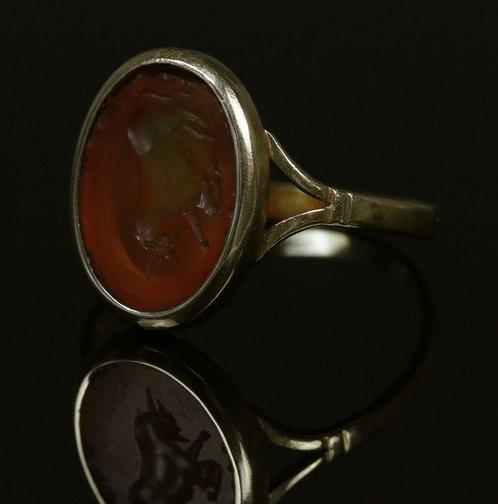 Oud-Romeins Goud, Kornalijn, 18 karaat Modieuze ring met, Verzamelen, Mineralen en Fossielen