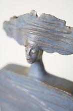 Vic Heuninck - sculptuur, Vrouw - 29 cm - Aardewerk