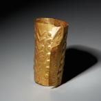 Chancaycultuur Goud Vessel. 800-1000 n.Chr. 5,5 cm. Spaanse
