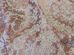 Brocade Fabric Auction: Tijdloze elegantie voor uw huis -