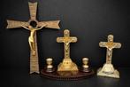 Art Deco Crucifix (3) - Brons, Legering, Plastic - 1930-1940