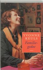 Familiegedoe 9789026318603 Yvonne Keuls, Boeken, Verzenden, Zo goed als nieuw, Yvonne Keuls