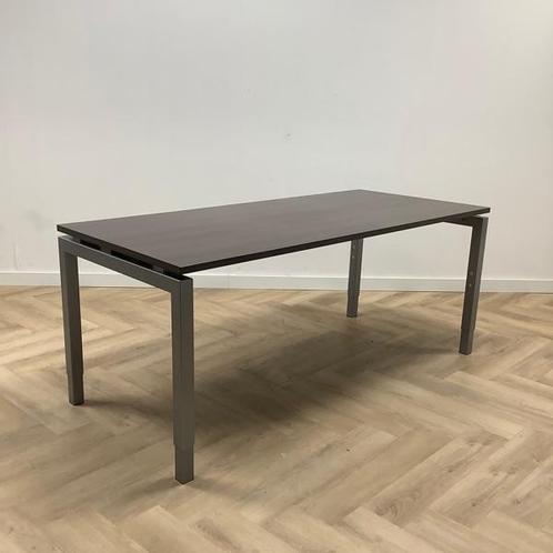 Tweedehands verstelbaar bureau / tafel 180x80 cm, grijs -, Huis en Inrichting, Bureaus, Bureau, Gebruikt, In hoogte verstelbaar