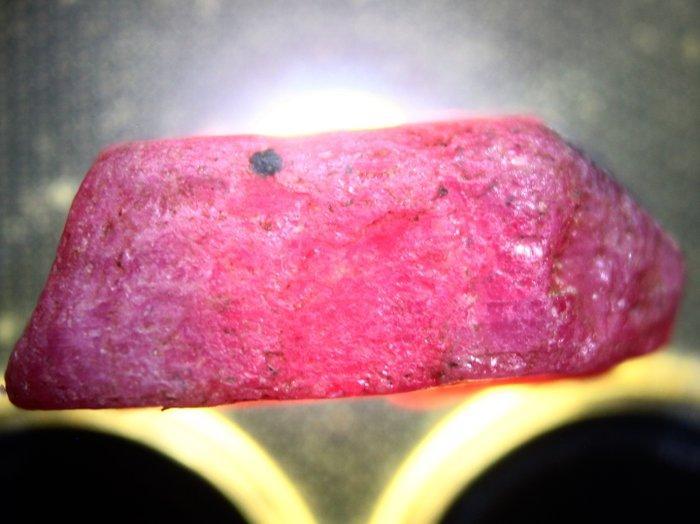 Topkleur Ct.38.0 Mozambique natuurlijk robijn Grande, Verzamelen, Mineralen en Fossielen