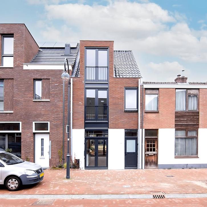 Eengezinswoning met tuin, gemeubileerd en gestoffe..., Huizen en Kamers, Huizen te koop