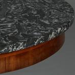 Grote Empire gueridon of bijzettafel met geaderd marmer blad, Ophalen of Verzenden