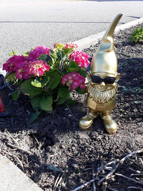 Tuinkabouter Goud met zwarte zonnebril groot deco 41cm, Tuin en Terras, Tuinbeelden, Nieuw, Kunststof, Tuinkabouter, Ophalen of Verzenden