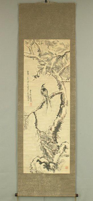 Long Tailed Bird Perching on Pine Tree in Snow - with, Antiek en Kunst, Antiek | Overige Antiek