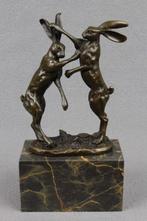 sculptuur, Boxing Hares - 25 cm - Gepatineerd brons, Antiek en Kunst