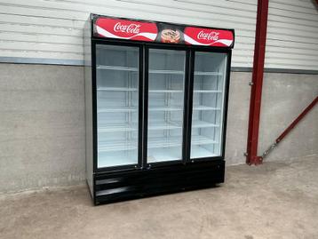Display koelkast 3 glazen deuren en lichtbak beschikbaar voor biedingen