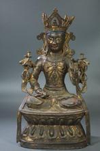 This is a seated statue of Guanyin Bodhisattva wearing a, Antiek en Kunst