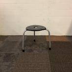 ahrend 262 kruk, drie poots, zith. 40 cm,  zwart - grijs, Ophalen of Verzenden, Gebruikt