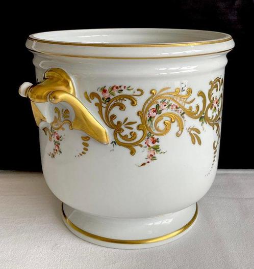 Prestigieuse cache-pot met artisanale vergulde Rocaille en, Antiek en Kunst, Antiek | Glas en Kristal