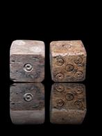 Oud-Romeins Lot of 2 Smaller Legionary 1-3 AD Dobbelstenen, Antiek en Kunst