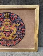 China: geborduurde ranginsigne Gouden draak - Zijde en
