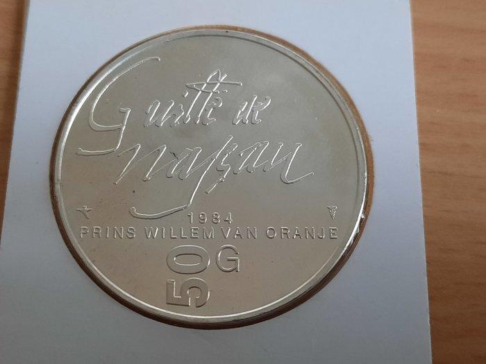 Nederland. Beatrix. 50 Gulden 1984 & 1987 (Zonder, Postzegels en Munten, Munten | Europa | Niet-Euromunten