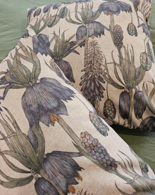 Set van 2 Art Nouveau bloemenschuimkussens - d660x60cm -, Antiek en Kunst, Antiek | Kleden en Textiel