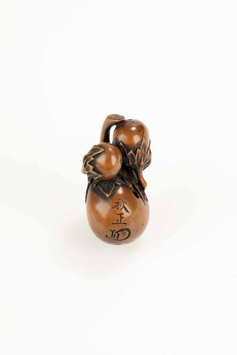 Een fijne boxwood netsuke die een groep van vier aubergines, Antiek en Kunst, Antiek | Overige Antiek