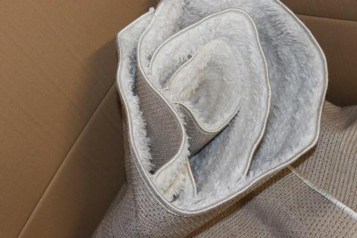 Vloerkleed wit   ruim 2x3 meter, Diversen, Rommelmarktspullen