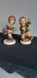 Goebel - Beeldje - Duo van 2 wandelende Hummeltjes - TMK5 -