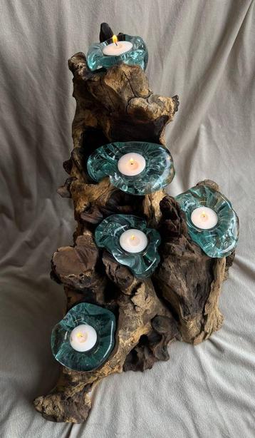 Gesmolten glas op hout beschikbaar voor biedingen