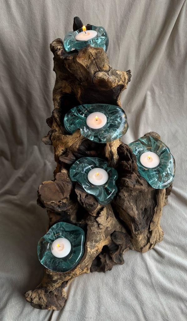 Gesmolten glas op hout, Huis en Inrichting, Woonaccessoires | Kandelaars en Kaarsen, Bruin, Nieuw, Hout, Kandelaar, Verzenden