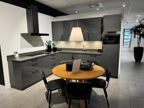 Mooie stijlvolle hoek-keuken, Huis en Inrichting, Keuken | Complete keukens, Composiet, Hoogglans of Gelakt, Grijs, Nieuw, Hoekkeuken