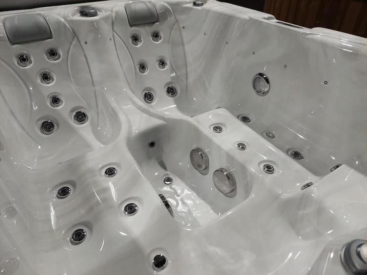 AANBIEDING luxe 3 persoons jacuzzi | complete spa, Tuin en Terras, Bubbelbaden en Hottubs, Nieuw