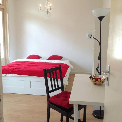 Privé kamer voor vrouwelijke studenten gevonden in Den-haag, Huizen en Kamers, Kamers te huur, Minder dan 20 m², Overige regio's
