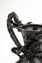 Vaas - Brons, Een opvallende donker gepatineerde bronzen, Antiek en Kunst