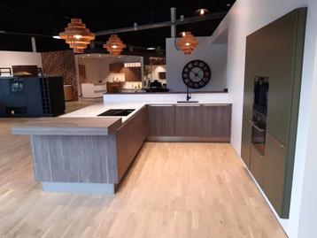 Nolte showroomkeuken SALE–Olijf groen/eiken incl. Apparaten. beschikbaar voor biedingen