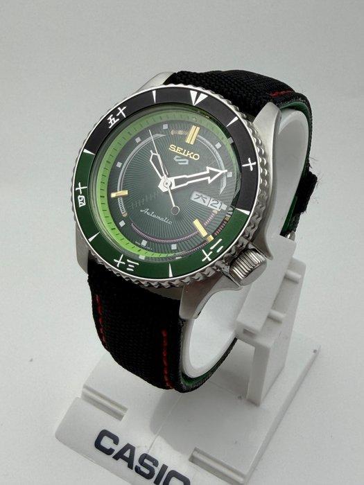 Seiko - Seiko 5 – Cal. 7009 – Custom Case with Rotating, Sieraden, Tassen en Uiterlijk, Horloges | Antiek