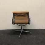 Design stoel, Vitra soft Pad Chair EA 208, bruin leder, Huis en Inrichting, Stoelen, Gebruikt, Leer, Ophalen of Verzenden, Bruin