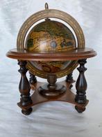 Wereldbol met een kaart van de dierenriemtekens - Vintage -