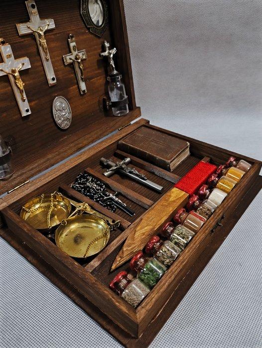 Kit jacht op vampiers - Hout, glas, metaal, enz. - 2010-2020, Antiek en Kunst, Antiek | Boeken en Bijbels