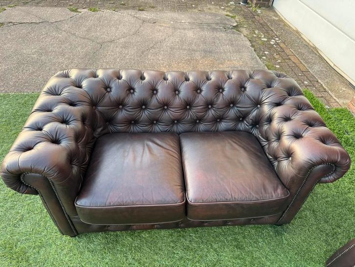 Bankstel CHESTERFIELD 2 zit bank bruin leer design sofa, Huis en Inrichting, Banken | Bankstellen, Rechte bank, Zo goed als nieuw
