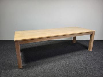 Houten tafel 250 x 101 cm beschikbaar voor biedingen