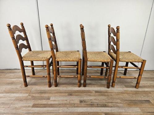 Stoel - Hout - Vier massiefhouten eetstoelen met zitvlak van, Antiek en Kunst, Kunst | Designobjecten