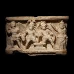 Oud-Romeins Albast Voorkant van rouwurn met een scène met, Verzamelen, Mineralen en Fossielen