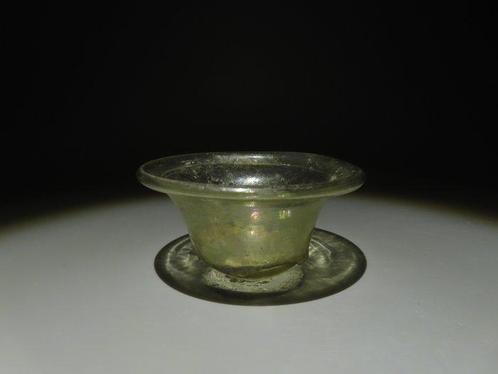Middeleeuws Glas Palmbeker. 6e - 7e eeuw n.Chr. 7,5 cm, Verzamelen, Mineralen en Fossielen