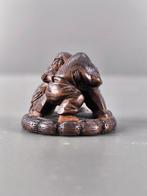 Japan Edo-periode (1615-1868) Een donkere houten netsuke van