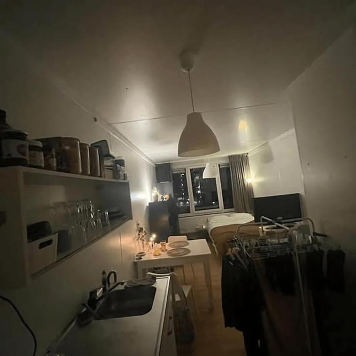 Studio met eigen keuken en badkamer inclusief prijs, Huizen en Kamers, Kamers te huur, 20 tot 35 m², Amsterdam